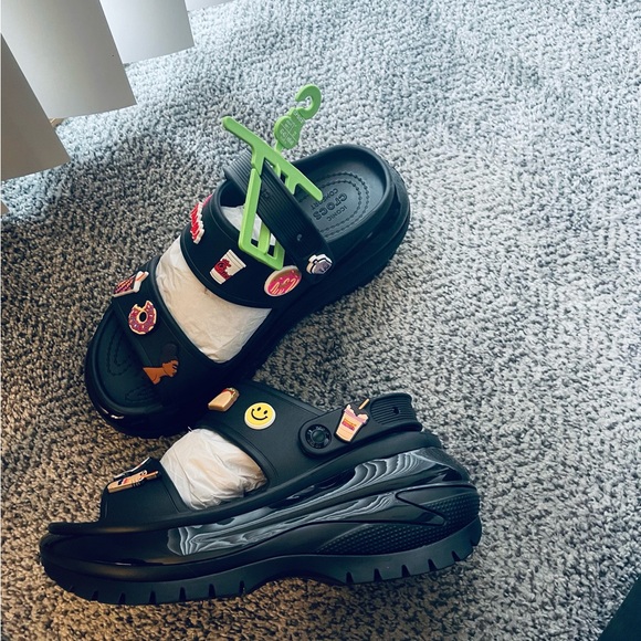 Crocs platform sandal. - Picture 3 of 3